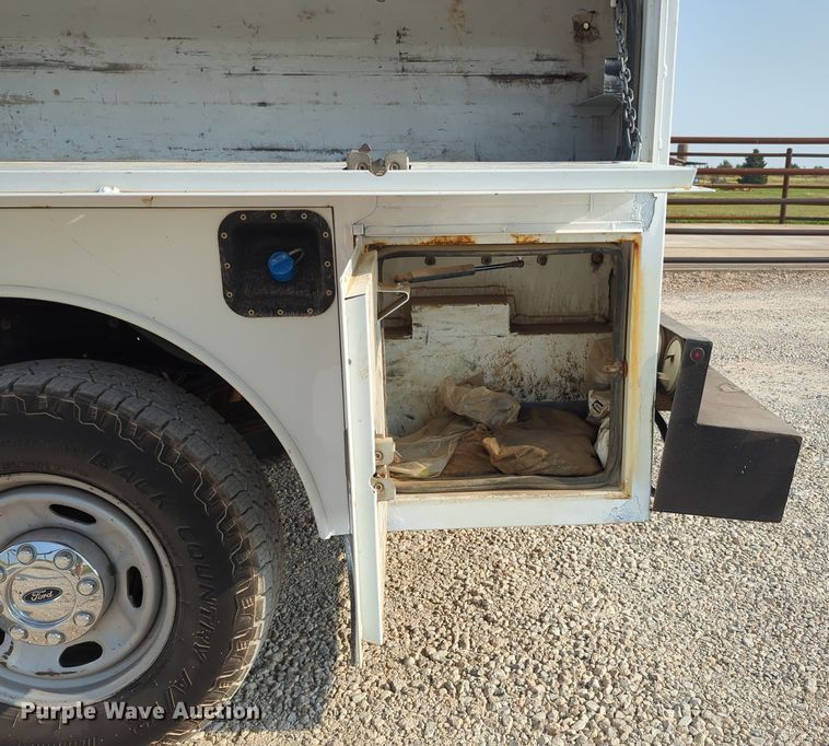 image for item MX9366 2014 Ford F350 Super Duty  Crew Cab utility bed pickup truck