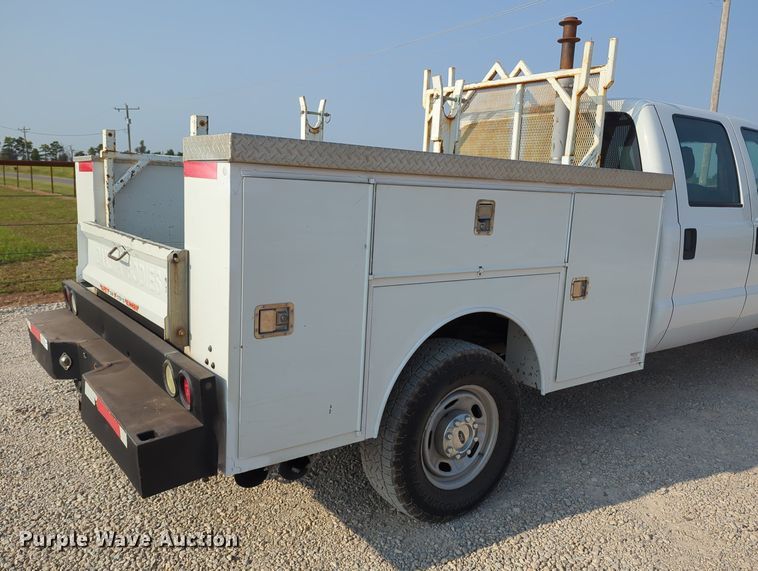 image for item MX9366 2014 Ford F350 Super Duty  Crew Cab utility bed pickup truck