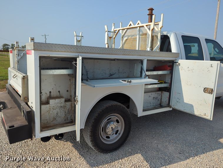 image for item MX9366 2014 Ford F350 Super Duty  Crew Cab utility bed pickup truck