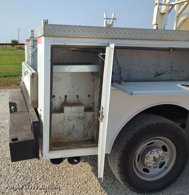 image for item MX9366 2014 Ford F350 Super Duty  Crew Cab utility bed pickup truck