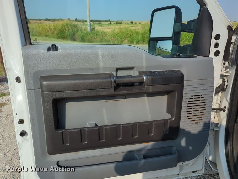 image for item MX9366 2014 Ford F350 Super Duty  Crew Cab utility bed pickup truck