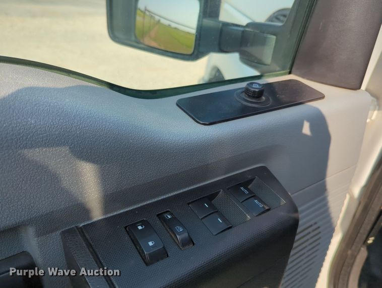 image for item MX9366 2014 Ford F350 Super Duty  Crew Cab utility bed pickup truck