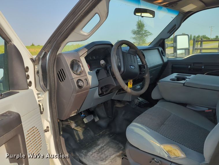 image for item MX9366 2014 Ford F350 Super Duty  Crew Cab utility bed pickup truck