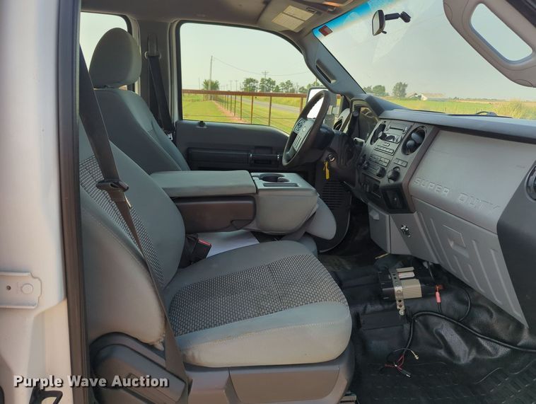 image for item MX9366 2014 Ford F350 Super Duty  Crew Cab utility bed pickup truck