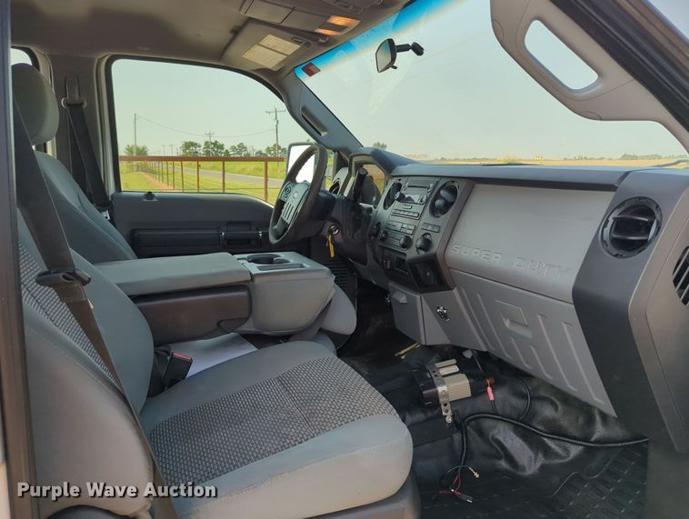 image for item MX9366 2014 Ford F350 Super Duty  Crew Cab utility bed pickup truck