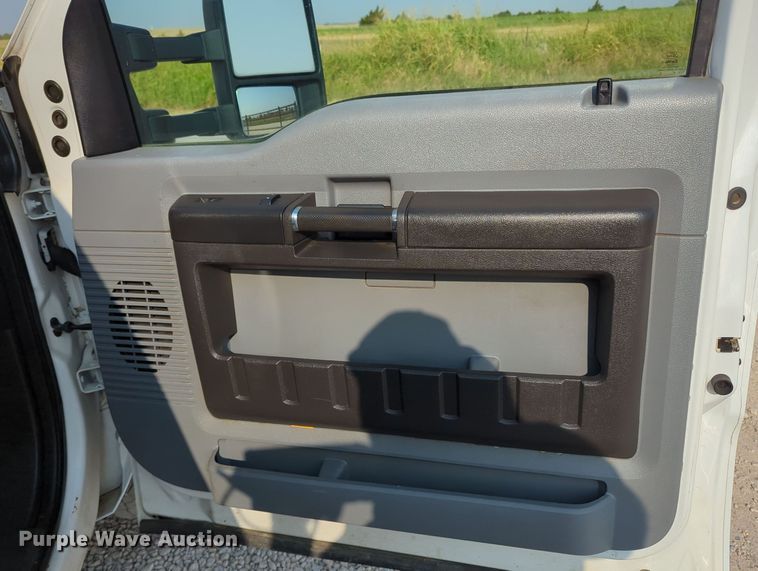 image for item MX9366 2014 Ford F350 Super Duty  Crew Cab utility bed pickup truck