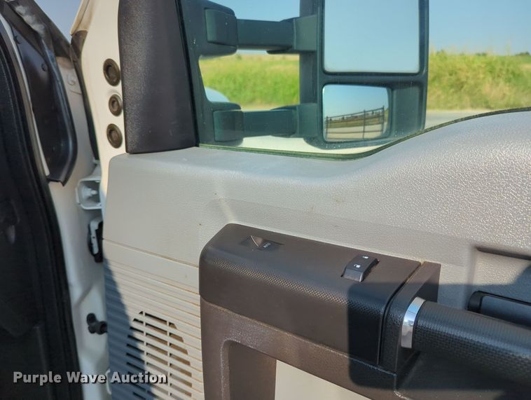 image for item MX9366 2014 Ford F350 Super Duty  Crew Cab utility bed pickup truck