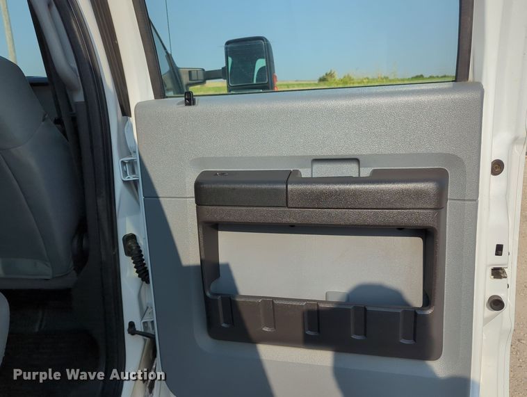 image for item MX9366 2014 Ford F350 Super Duty  Crew Cab utility bed pickup truck