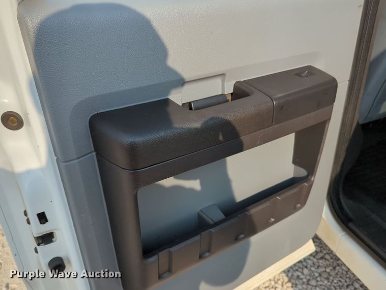 image for item MX9366 2014 Ford F350 Super Duty  Crew Cab utility bed pickup truck