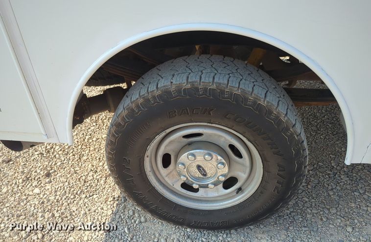 image for item MX9366 2014 Ford F350 Super Duty  Crew Cab utility bed pickup truck