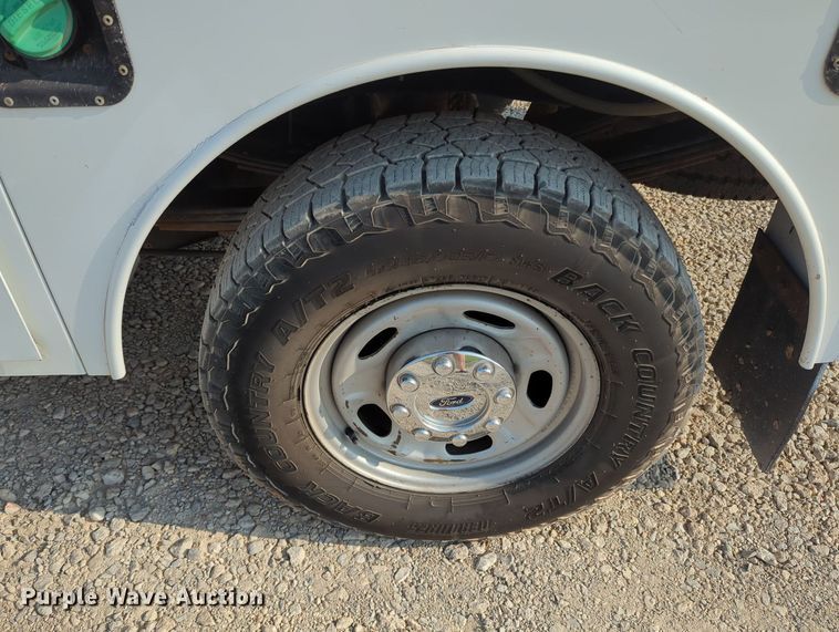 image for item MX9366 2014 Ford F350 Super Duty  Crew Cab utility bed pickup truck