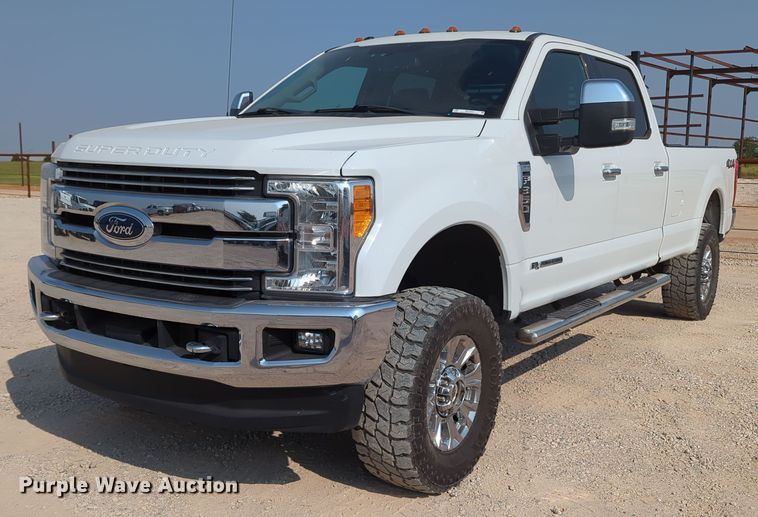 image for item MX9367 2017 Ford F350 Super Duty  Crew Cab pickup truck