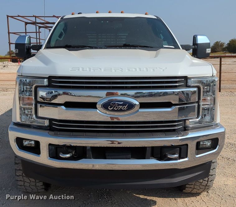 image for item MX9367 2017 Ford F350 Super Duty  Crew Cab pickup truck