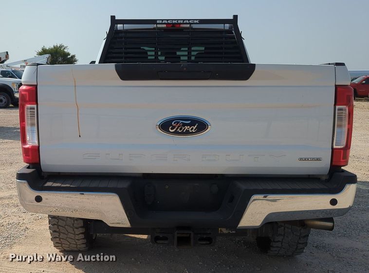 image for item MX9367 2017 Ford F350 Super Duty  Crew Cab pickup truck