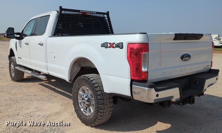 image for item MX9367 2017 Ford F350 Super Duty  Crew Cab pickup truck