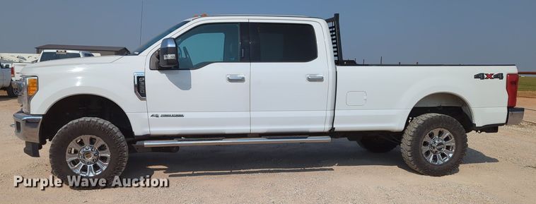 image for item MX9367 2017 Ford F350 Super Duty  Crew Cab pickup truck