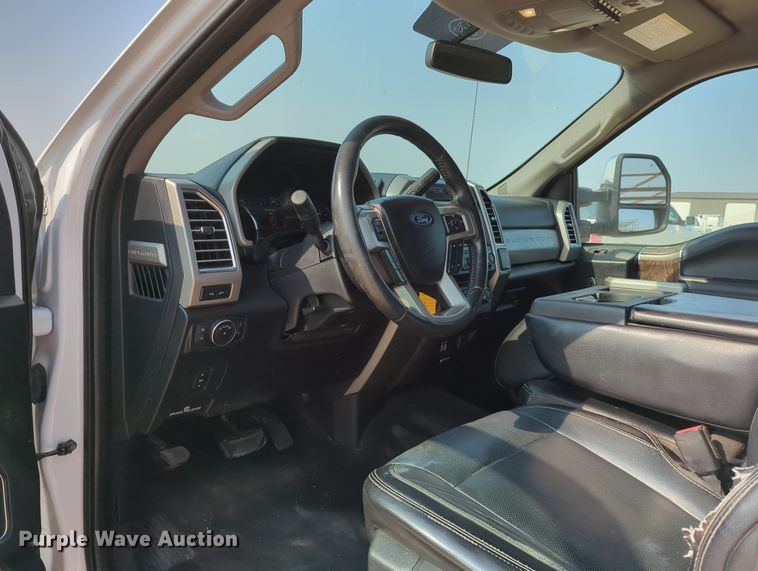 image for item MX9367 2017 Ford F350 Super Duty  Crew Cab pickup truck