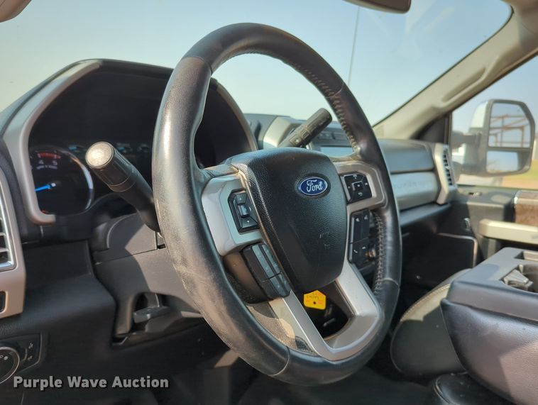 image for item MX9367 2017 Ford F350 Super Duty  Crew Cab pickup truck