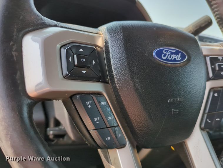 image for item MX9367 2017 Ford F350 Super Duty  Crew Cab pickup truck