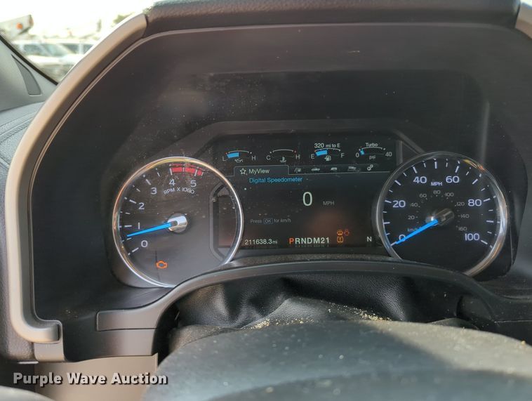 image for item MX9367 2017 Ford F350 Super Duty  Crew Cab pickup truck