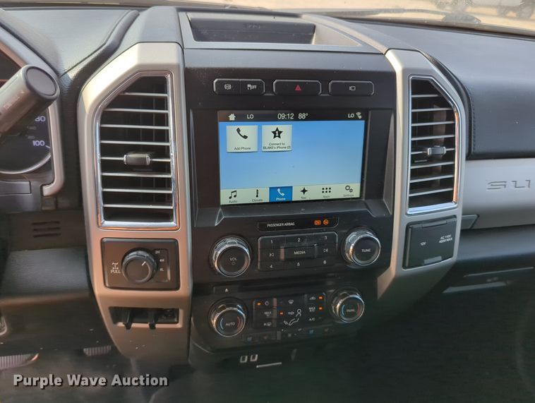 image for item MX9367 2017 Ford F350 Super Duty  Crew Cab pickup truck