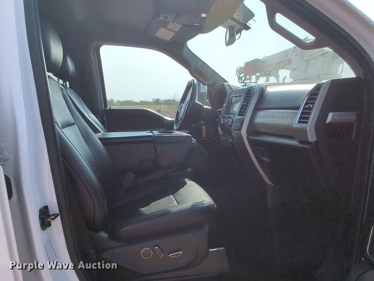 image for item MX9367 2017 Ford F350 Super Duty  Crew Cab pickup truck