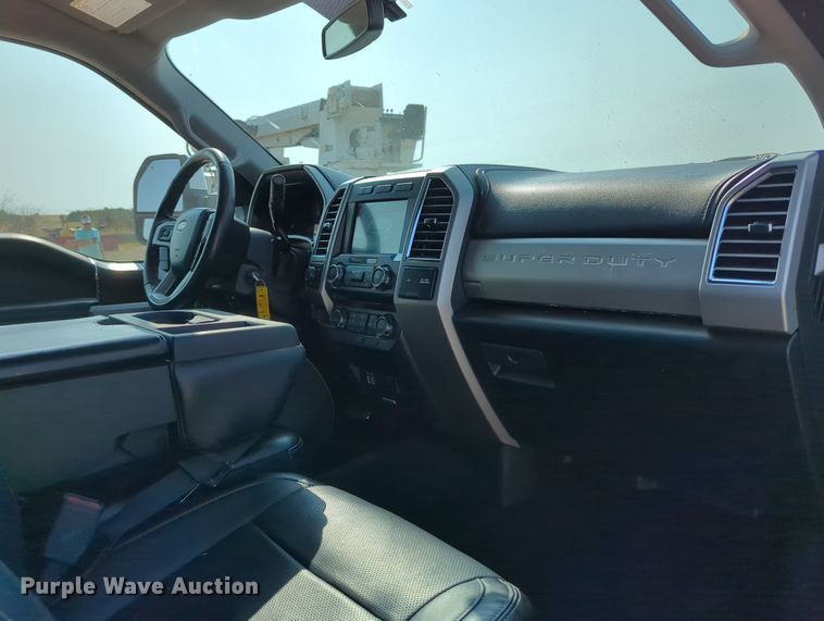 image for item MX9367 2017 Ford F350 Super Duty  Crew Cab pickup truck