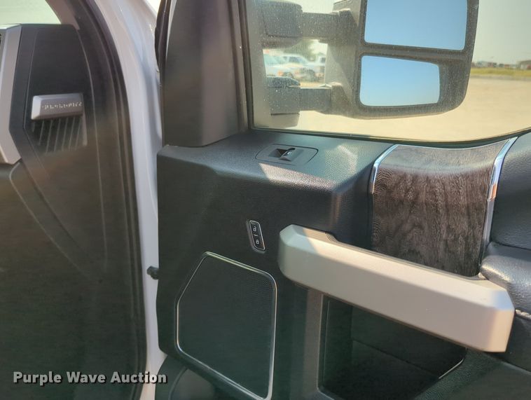 image for item MX9367 2017 Ford F350 Super Duty  Crew Cab pickup truck