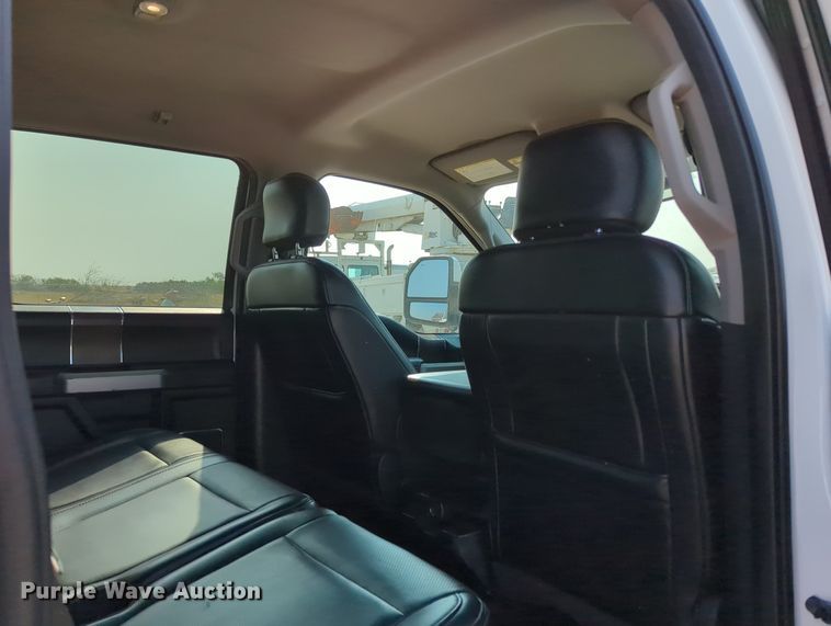 image for item MX9367 2017 Ford F350 Super Duty  Crew Cab pickup truck