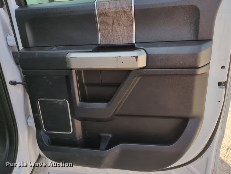 image for item MX9367 2017 Ford F350 Super Duty  Crew Cab pickup truck