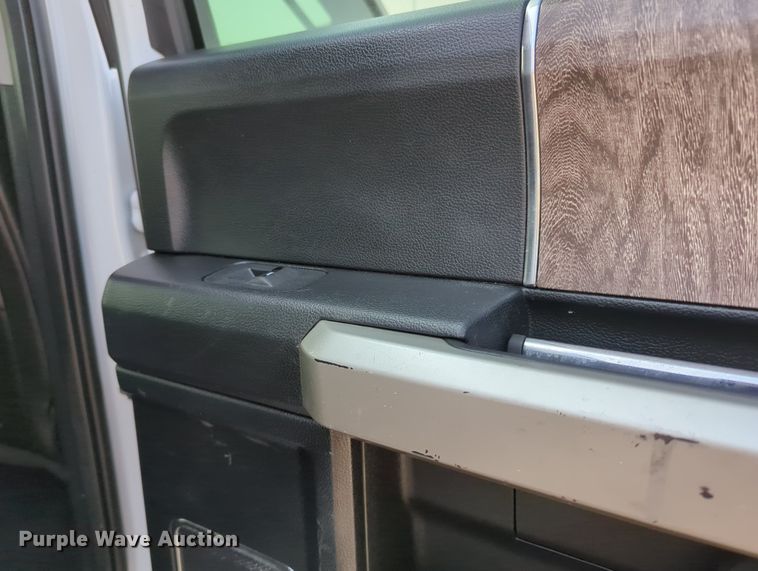 image for item MX9367 2017 Ford F350 Super Duty  Crew Cab pickup truck