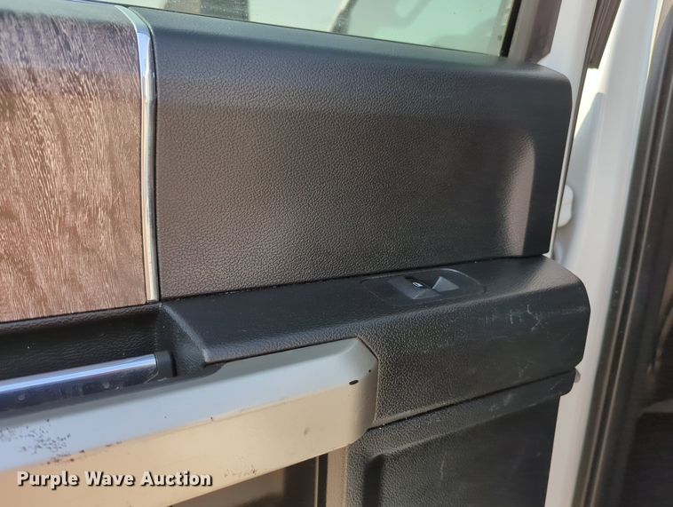 image for item MX9367 2017 Ford F350 Super Duty  Crew Cab pickup truck