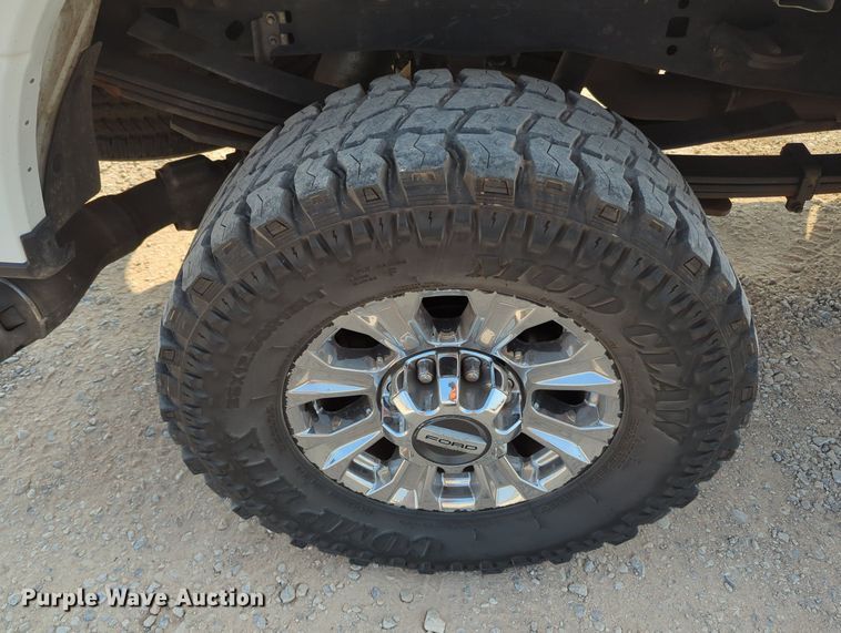 image for item MX9367 2017 Ford F350 Super Duty  Crew Cab pickup truck