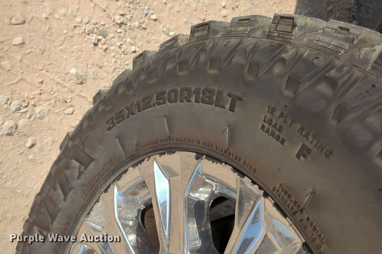 image for item MX9367 2017 Ford F350 Super Duty  Crew Cab pickup truck