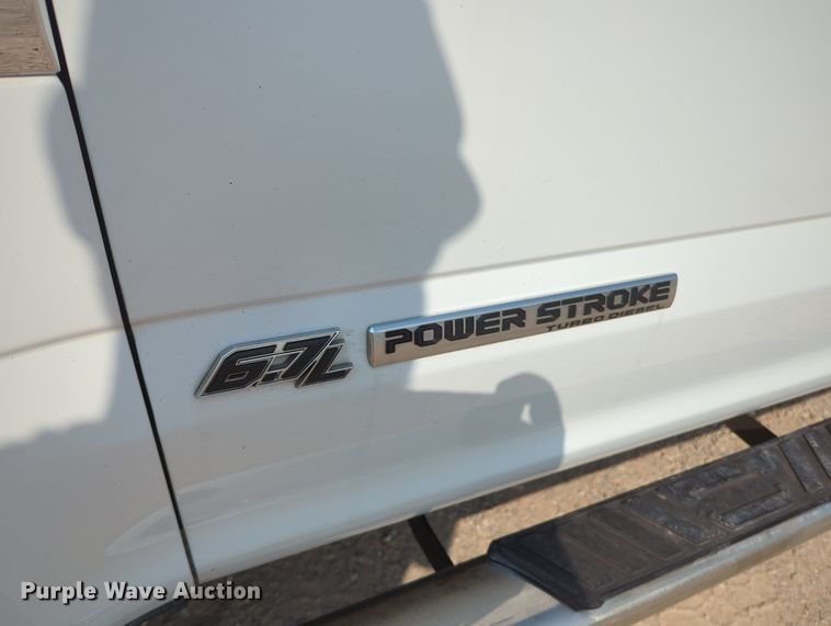 image for item MX9367 2017 Ford F350 Super Duty  Crew Cab pickup truck