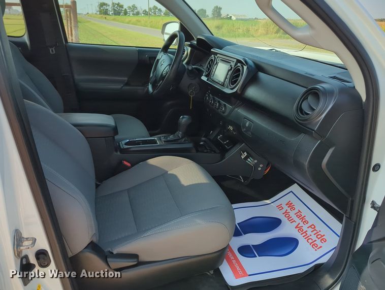 image for item MX9369 2019 Toyota Tacoma  Access Cab pickup truck