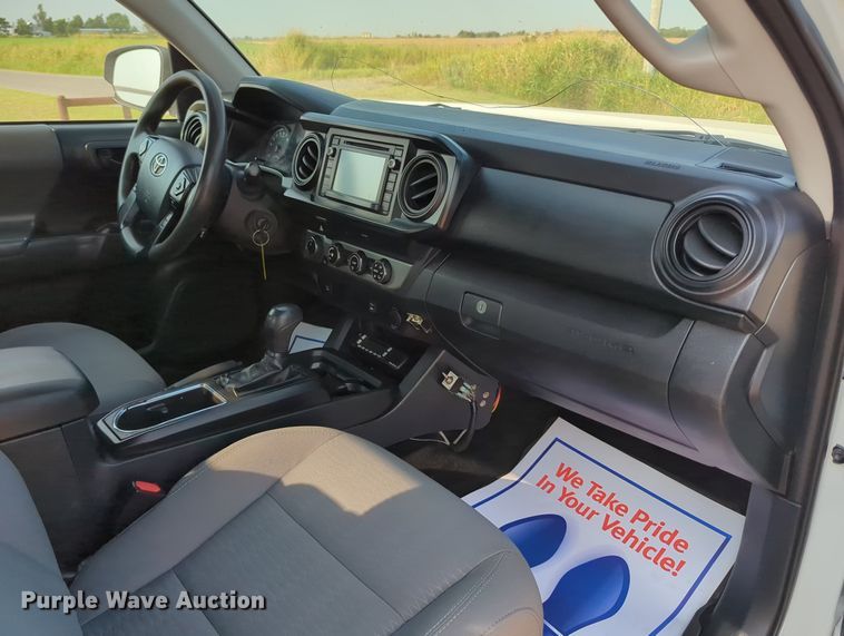 image for item MX9369 2019 Toyota Tacoma  Access Cab pickup truck