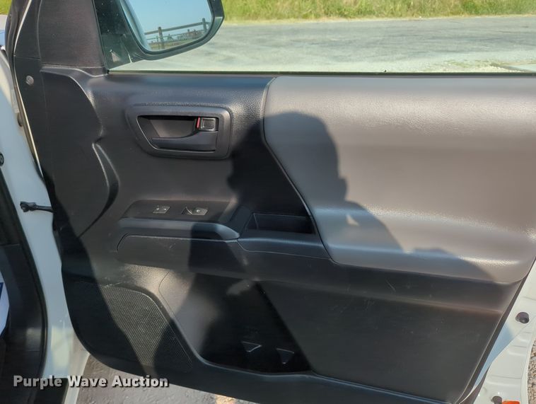 image for item MX9369 2019 Toyota Tacoma  Access Cab pickup truck