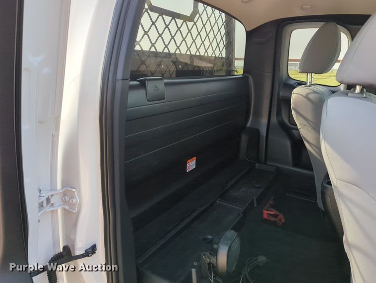 image for item MX9369 2019 Toyota Tacoma  Access Cab pickup truck