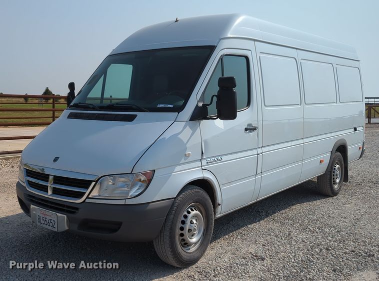 image for item MX9370 2006 Dodge Sprinter 2500  van with vacuum pump