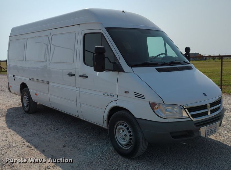 image for item MX9370 2006 Dodge Sprinter 2500  van with vacuum pump