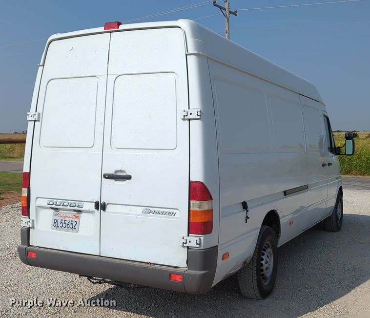 image for item MX9370 2006 Dodge Sprinter 2500  van with vacuum pump