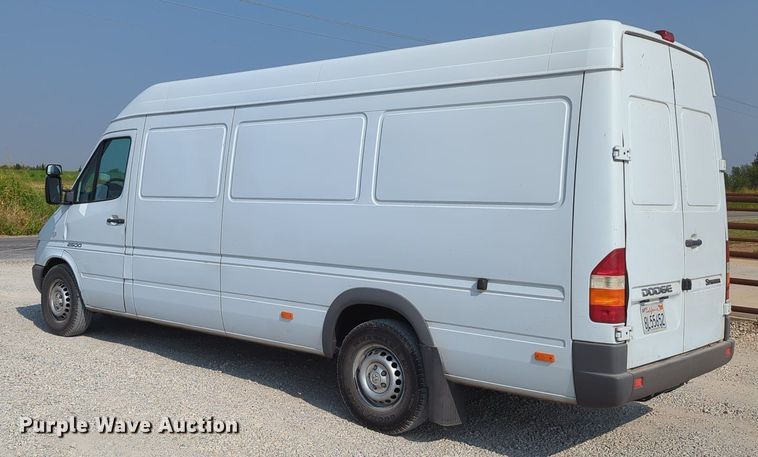 image for item MX9370 2006 Dodge Sprinter 2500  van with vacuum pump