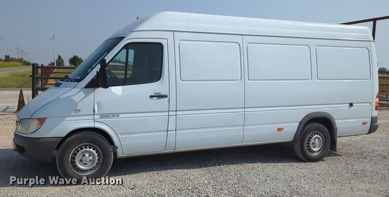 image for item MX9370 2006 Dodge Sprinter 2500  van with vacuum pump