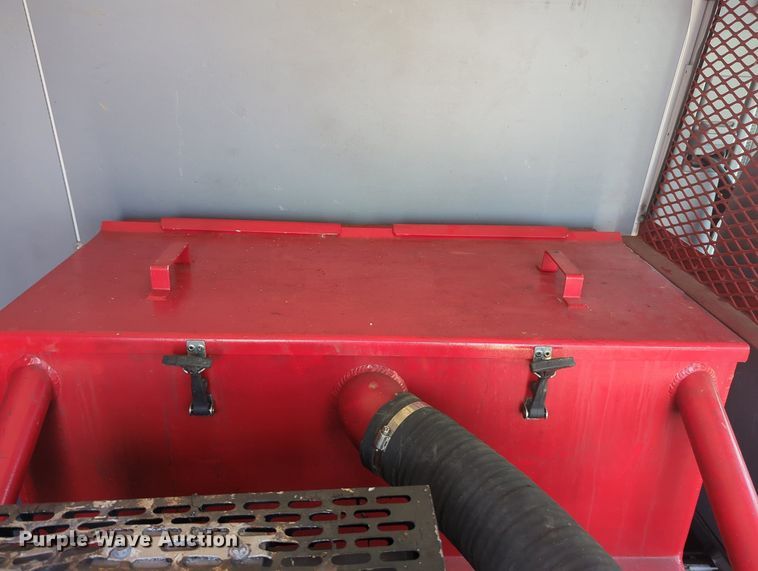 image for item MX9370 2006 Dodge Sprinter 2500  van with vacuum pump