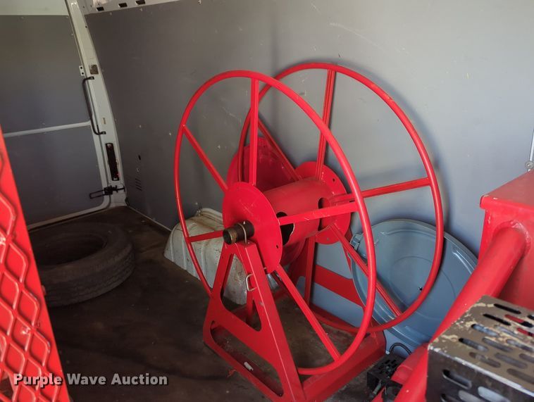 image for item MX9370 2006 Dodge Sprinter 2500  van with vacuum pump