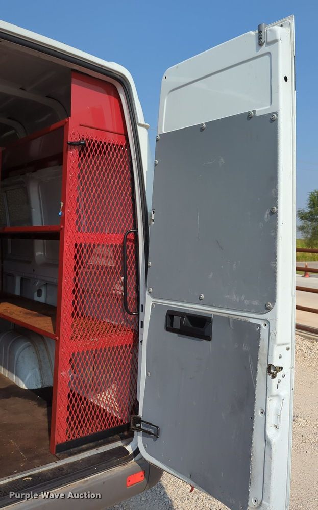 image for item MX9370 2006 Dodge Sprinter 2500  van with vacuum pump