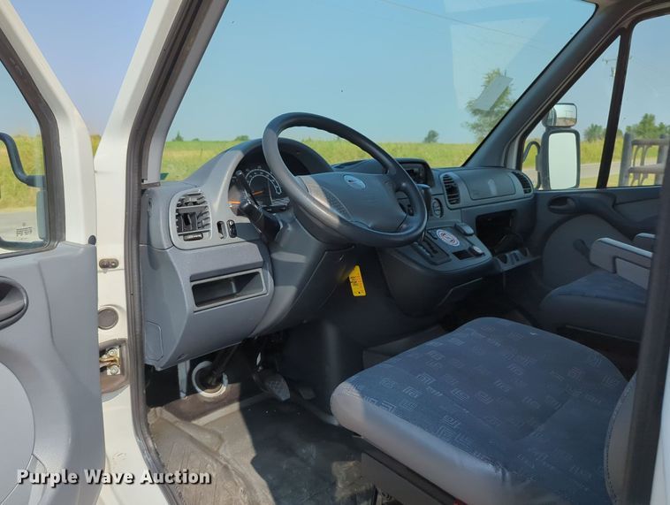 image for item MX9370 2006 Dodge Sprinter 2500  van with vacuum pump