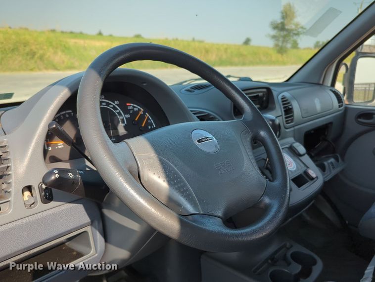 image for item MX9370 2006 Dodge Sprinter 2500  van with vacuum pump