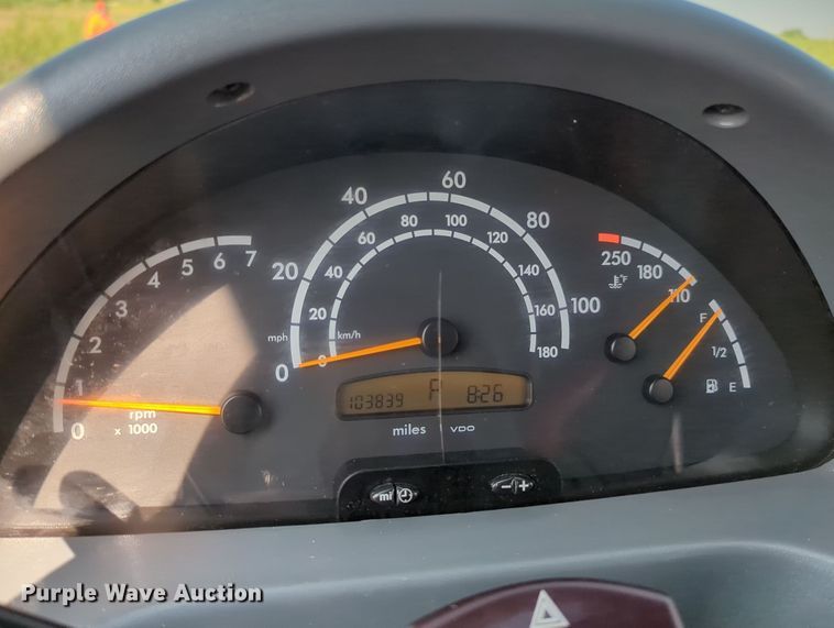 image for item MX9370 2006 Dodge Sprinter 2500  van with vacuum pump